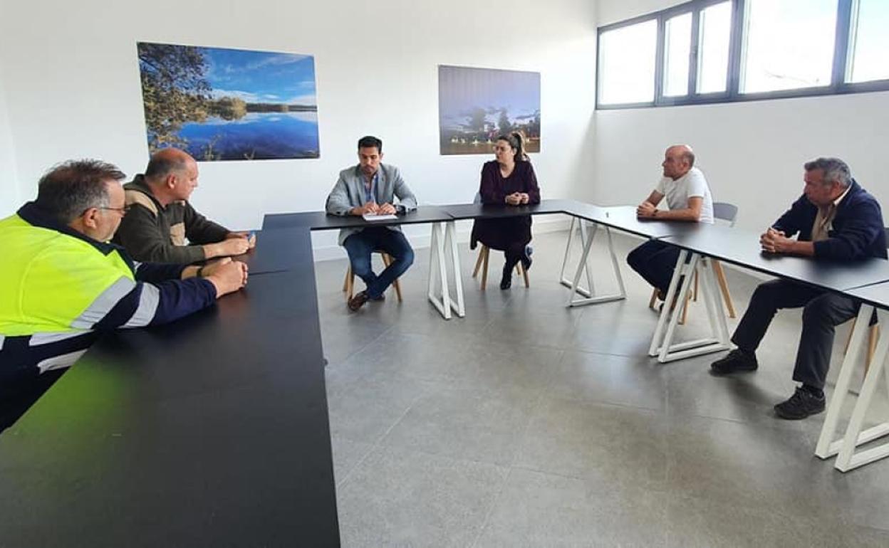 Convenio laboral: El ayuntamiento firma el primer convenio colectivo laboral en Valverde de Leganés