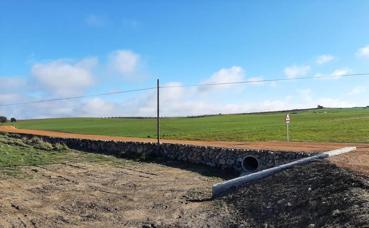 Reformas y mejoras: Se acondiciona el Camino de Badajoz para garantizar su buen estado durante todo el año