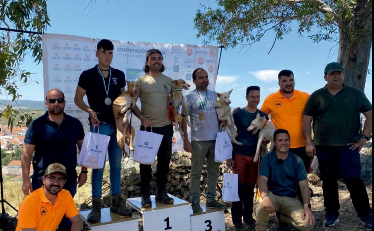 Día del Cazador: José Francisco Murillo, con 'Nube', ganó la II Copa para Cachorros de Podencos celebrada en el Día del Cazador