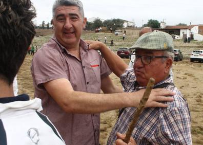 Imagen secundaria 1 - Recorrido trashumante por el pueblo, emoción al finalizar el recorrido y desayuno del pastor