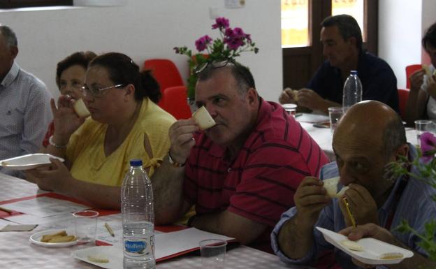 Imagen principal - Catas de quesos, talleres infantiles y degustación de cordero