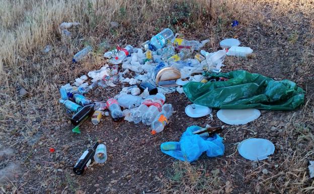 Restos arrojados en los alrededores del Convento 'Madre de Dios'