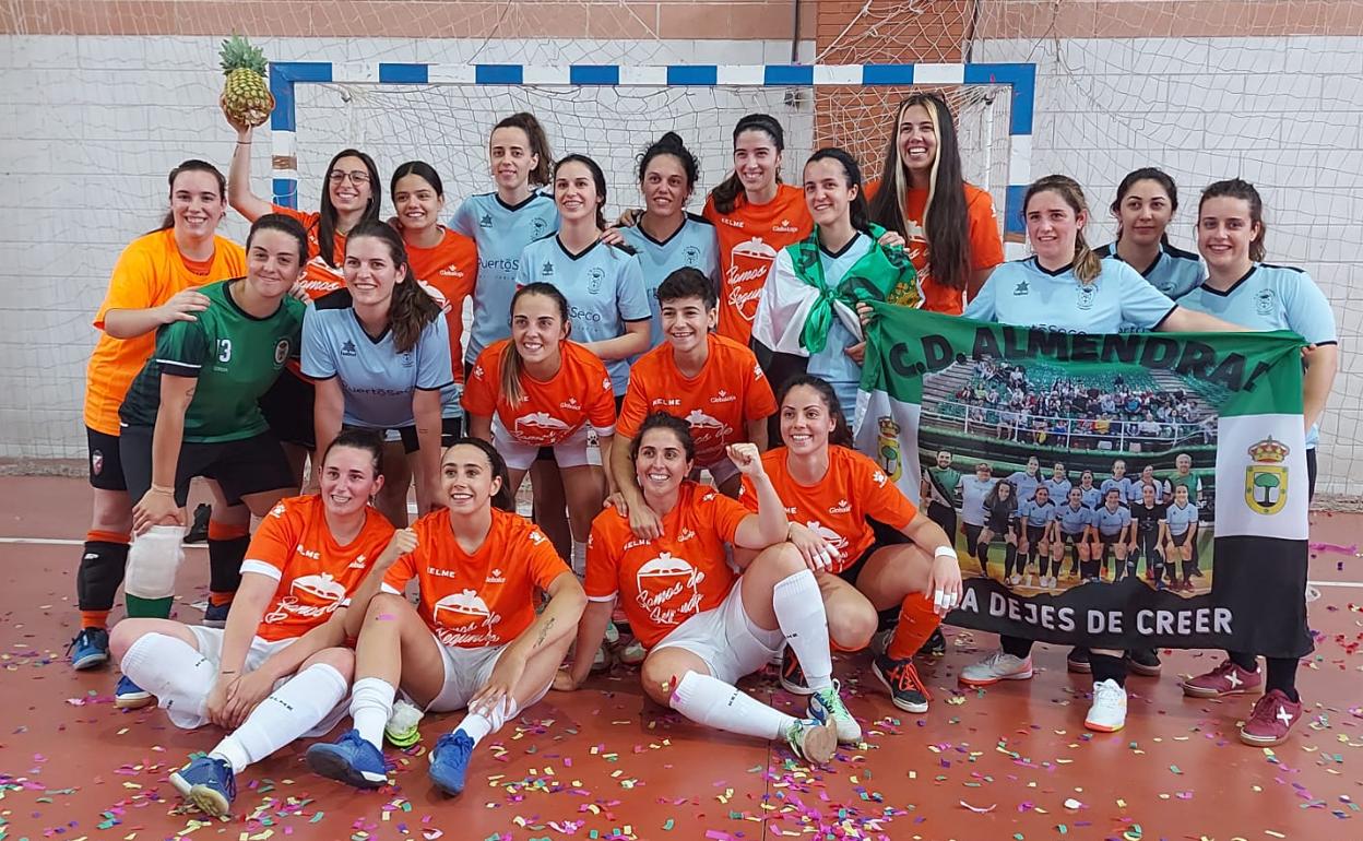 Ante todo, deportividad. Foto conjunta del Albacete y el Almendral