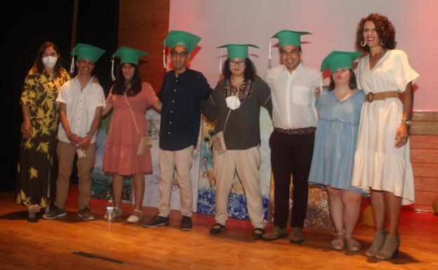 Pili y Raquel junto a su chicos y chicas de Adisval, Óscar, Isa, Antonio, Jenny, Andrei y Esther