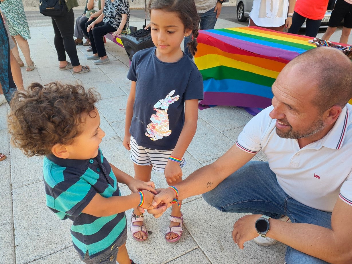 Fotos: Lectura del manifiesto en Conmemoración del Día Internacional del Orgullo LGTBI+