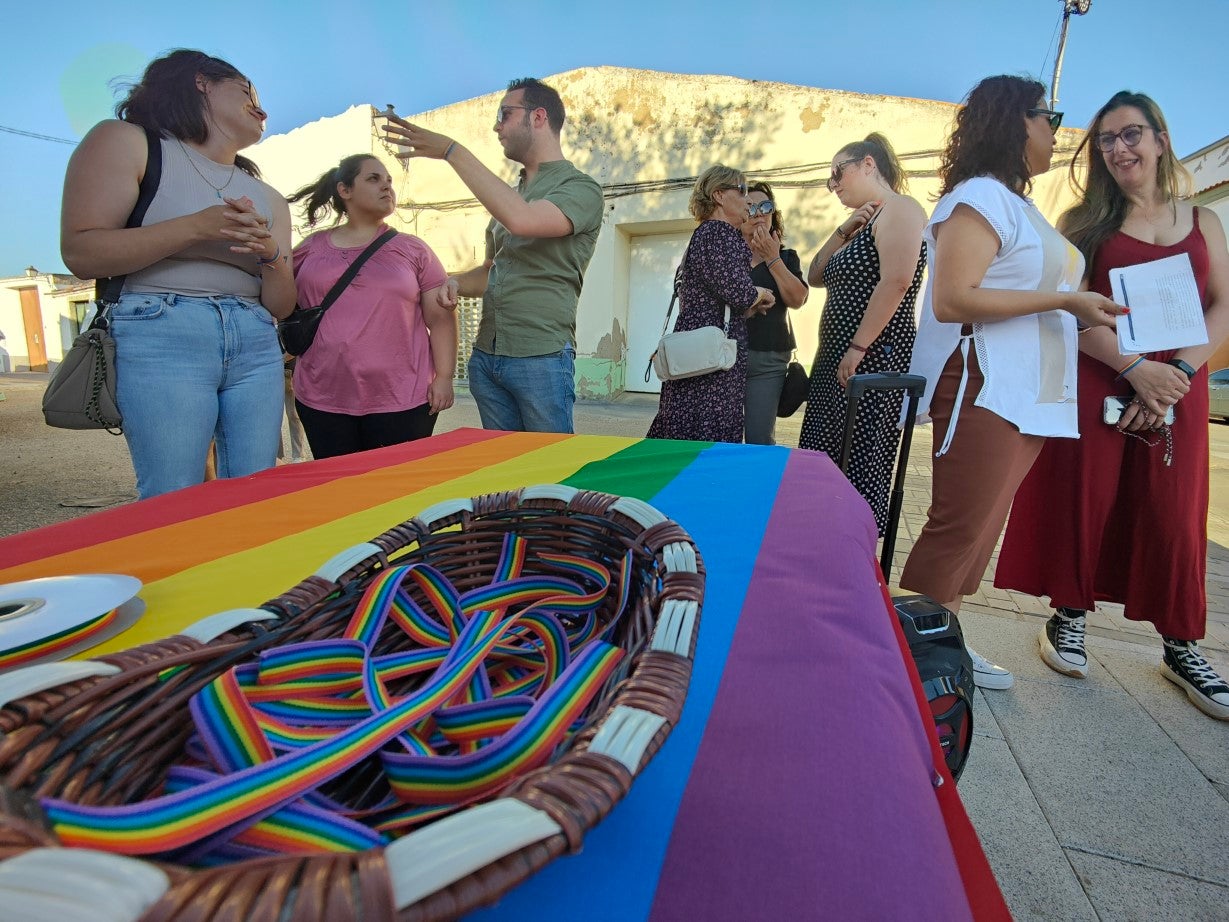 Fotos: Lectura del manifiesto en Conmemoración del Día Internacional del Orgullo LGTBI+
