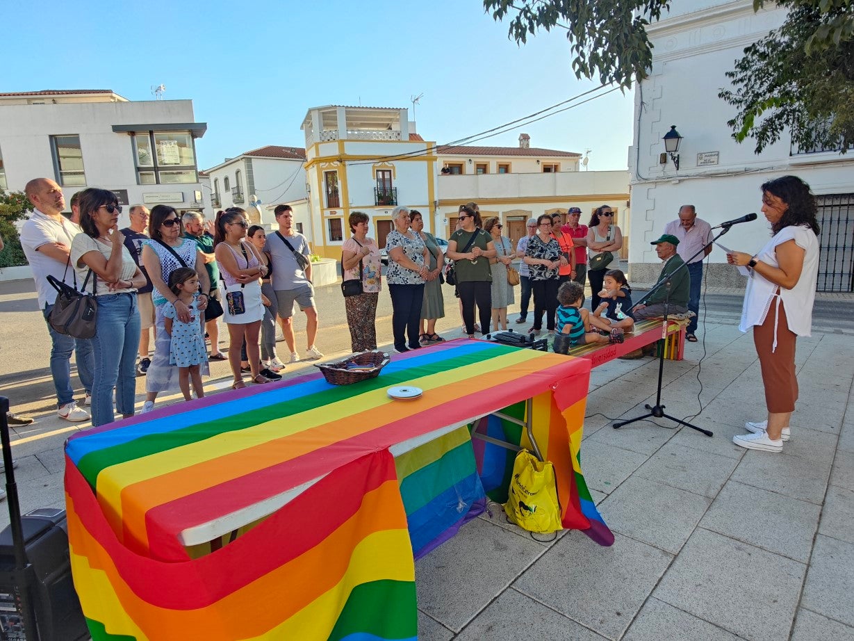 Fotos: Lectura del manifiesto en Conmemoración del Día Internacional del Orgullo LGTBI+