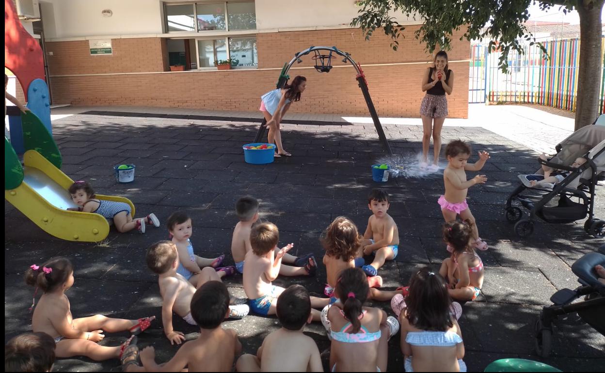 Fiesta del agua en la guardería municipal