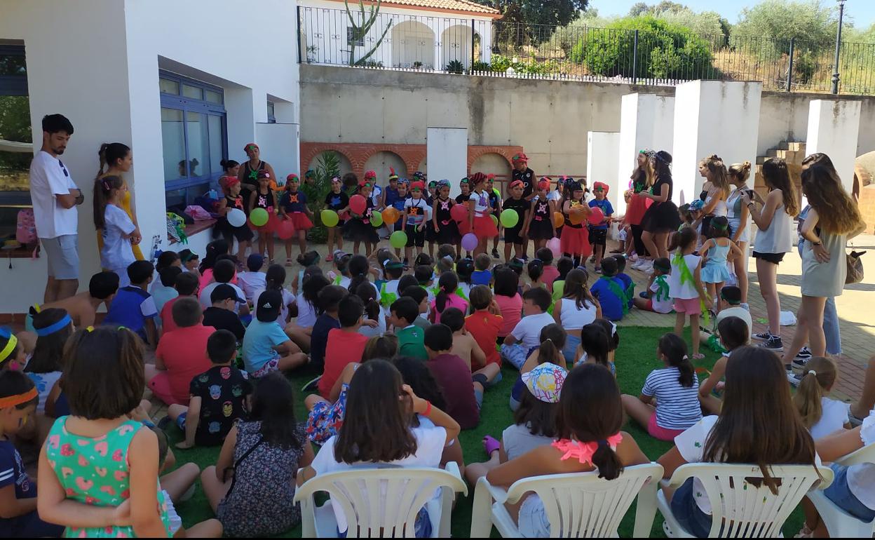 Fiesta del final de la primera quincena en el Campamento de Verano 'La Tribu'