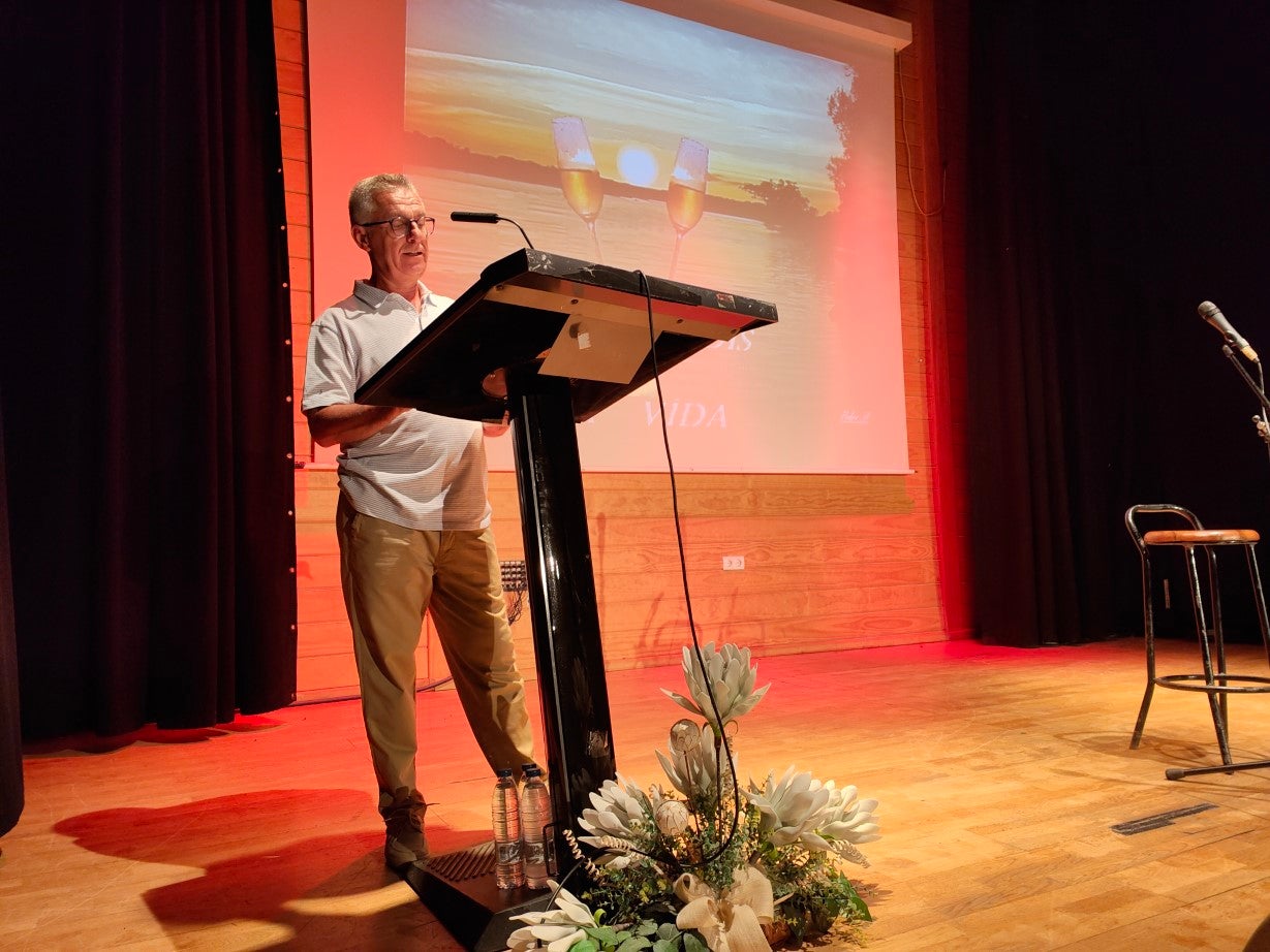 Fotos: Entrega de la recaudación de la venta del libro 'De los bailes de salón al botellón'