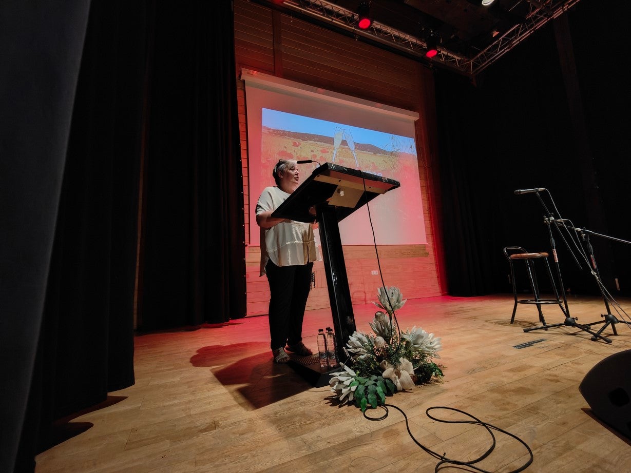 Fotos: Entrega de la recaudación de la venta del libro 'De los bailes de salón al botellón'