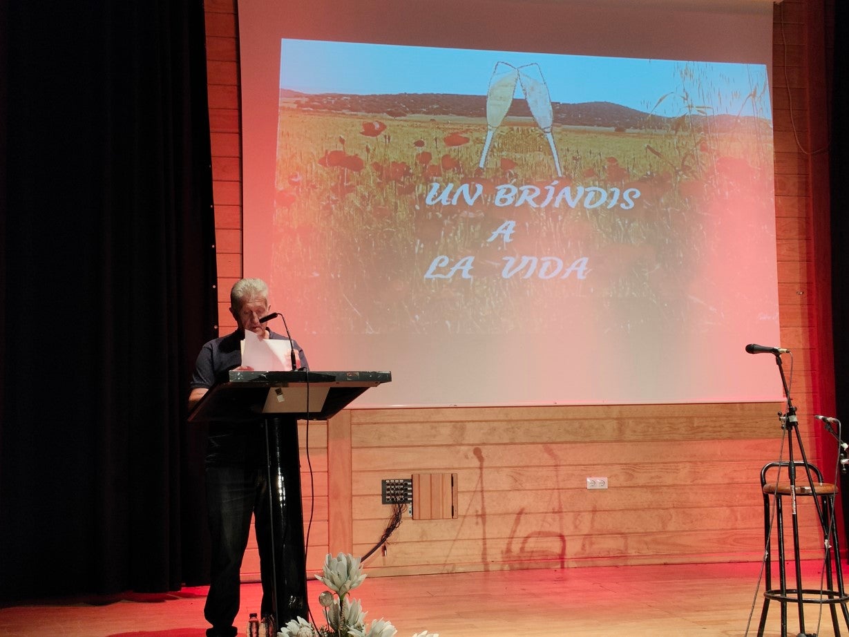 Fotos: Entrega de la recaudación de la venta del libro 'De los bailes de salón al botellón'