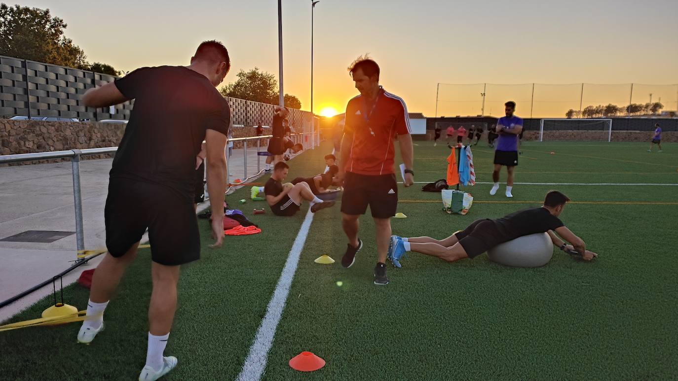 Fotos: Primer entrenamiento del Racing Valverdeño