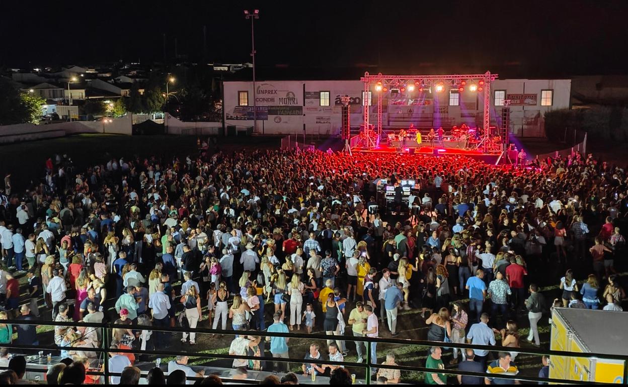 Unas 3.000 personas disfrutaron del concierto de Camela