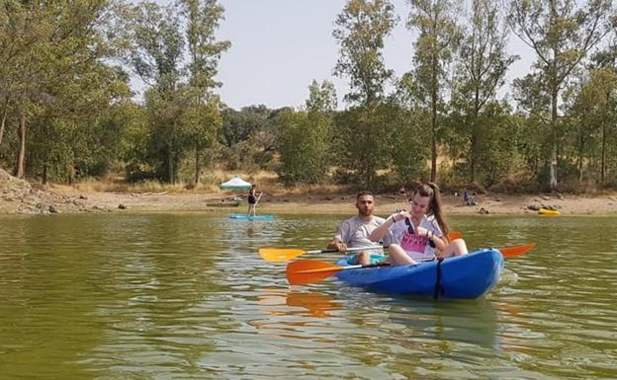 Deportes: Este domingo, jornada de piragüismo y paddle surf en el pantano