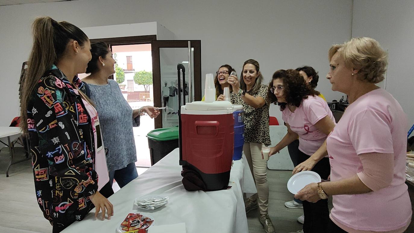 Fotos: Merienda Solidaria de la Semana contra el Cáncer de Mama