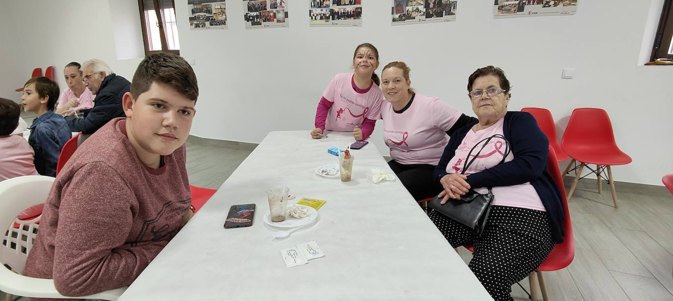 Fotos: Merienda Solidaria de la Semana contra el Cáncer de Mama
