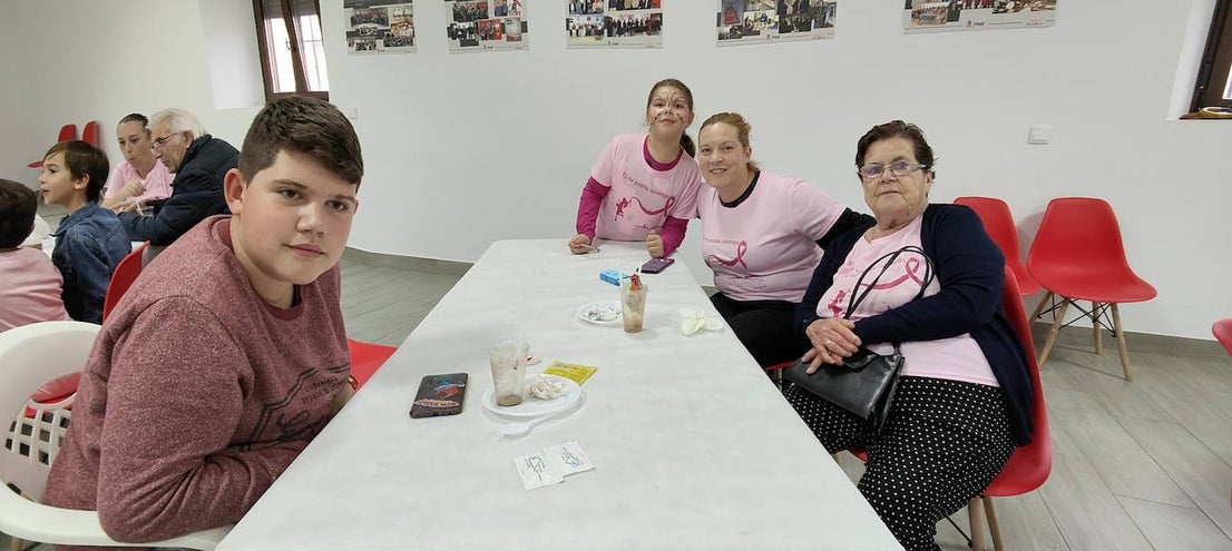 Fotos: Merienda Solidaria de la Semana contra el Cáncer de Mama