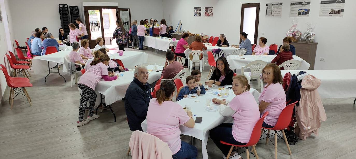 Fotos: Merienda Solidaria de la Semana contra el Cáncer de Mama