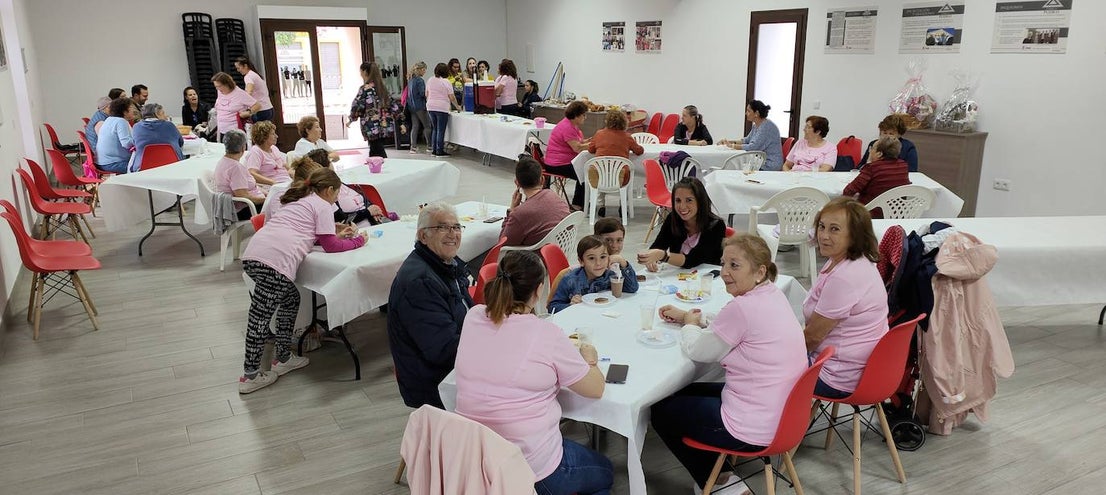 Fotos: Merienda Solidaria de la Semana contra el Cáncer de Mama