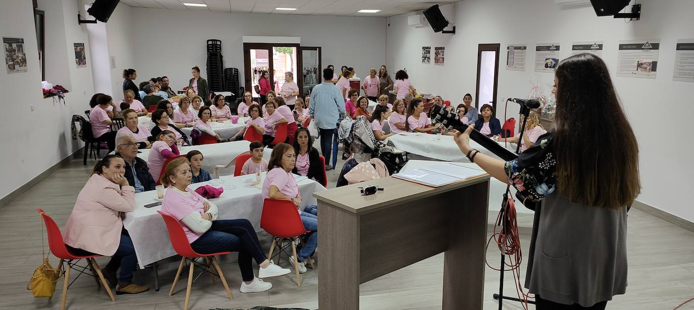 Fotos: Merienda Solidaria de la Semana contra el Cáncer de Mama