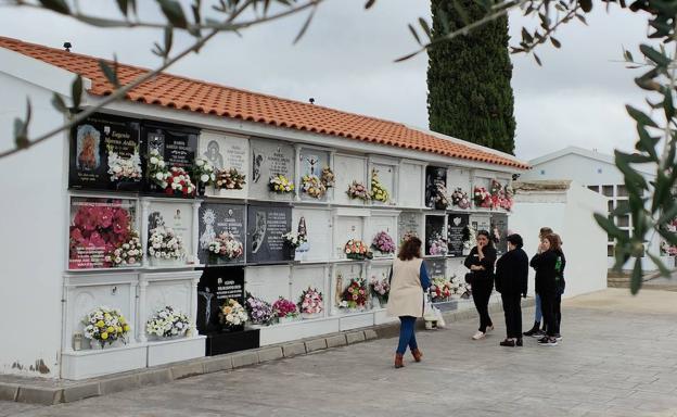 Imagen principal - Algunas imágenes del cementerio este 1 de noviembre