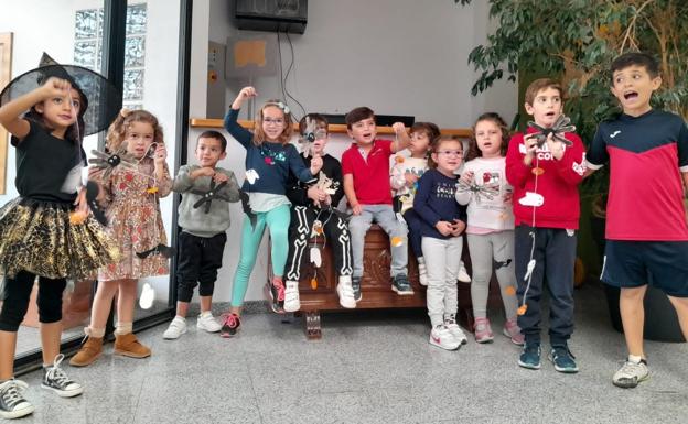 Imagen principal - Durante los talleres de Halloween