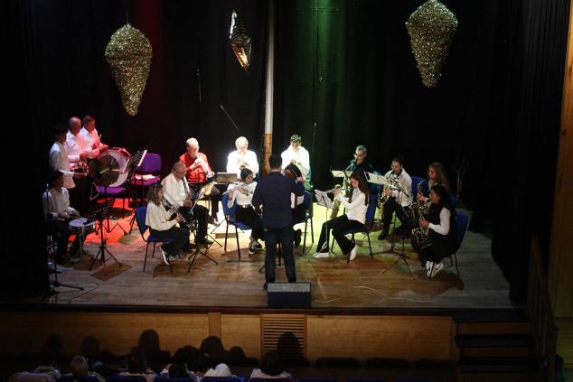 Fotos: Concierto de Navidad de la Escuela Municipal de Música