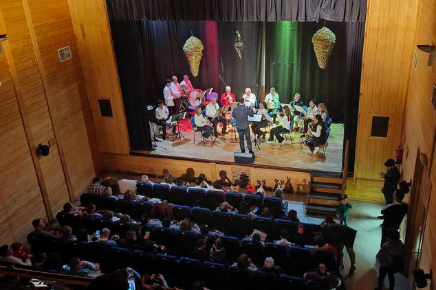 Fotos: Concierto de Navidad de la Escuela Municipal de Música