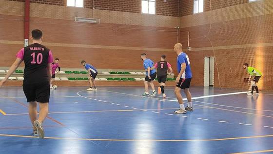 Montajes de Pladur Nandy's y Los Magros / La Albuera se citan en la final de fútbol sala