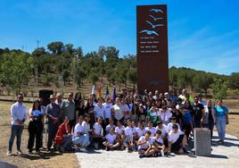 Foto de familia con todos los asistenets al acto