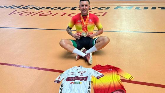 Rubén Tanco, monitor de la Escuela Municipal de Ciclismo, doble campeón de España