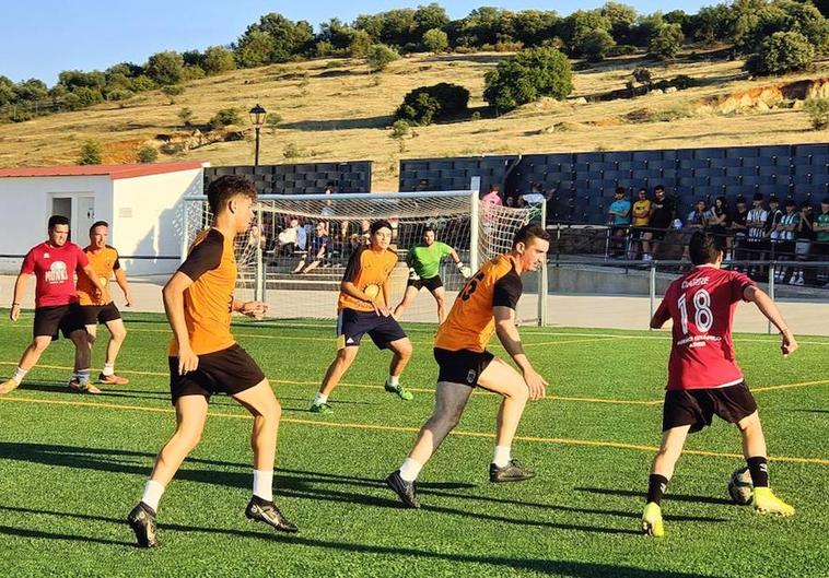 Derbi entre Monky Lounge Bar y Monky Origen / La Perra