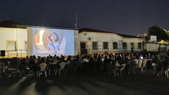 Más de 190 personas disfrutan de la segunda sesión de cine de verano