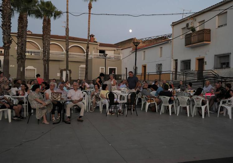 Imagen principal - Imágenes del baile