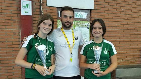 Lucía y Raquel, ganadoras en el torneo de verano de voleibol