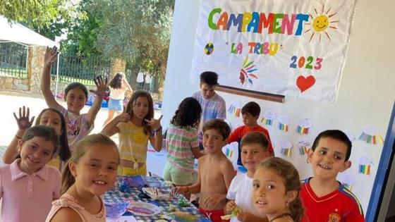 Los Bartolos son protagonistas en la fiesta de clausura de la tercera quincena del campamento