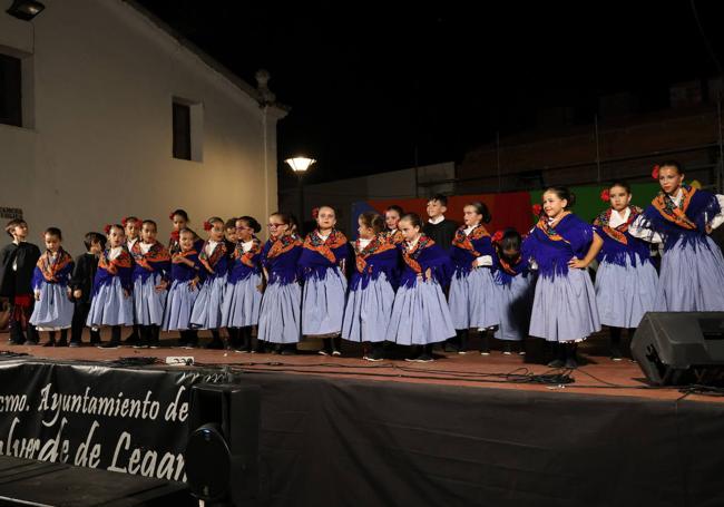 Los más pequeños de los Coros y Danza de Valverde