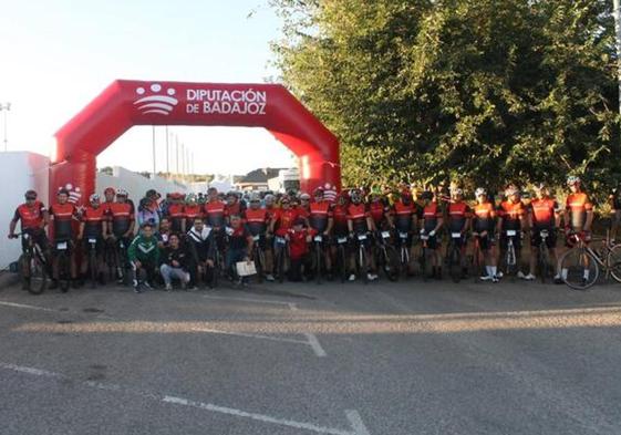 Miembros de la Peña Farolillo Rojo que participaron en la edición del año pasado