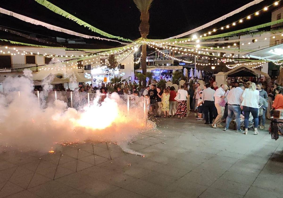 La quema de una larga y ruidosa traca fue el punto y final a las Ferias de Agosto