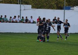El Coria celebra su primer gol del partido