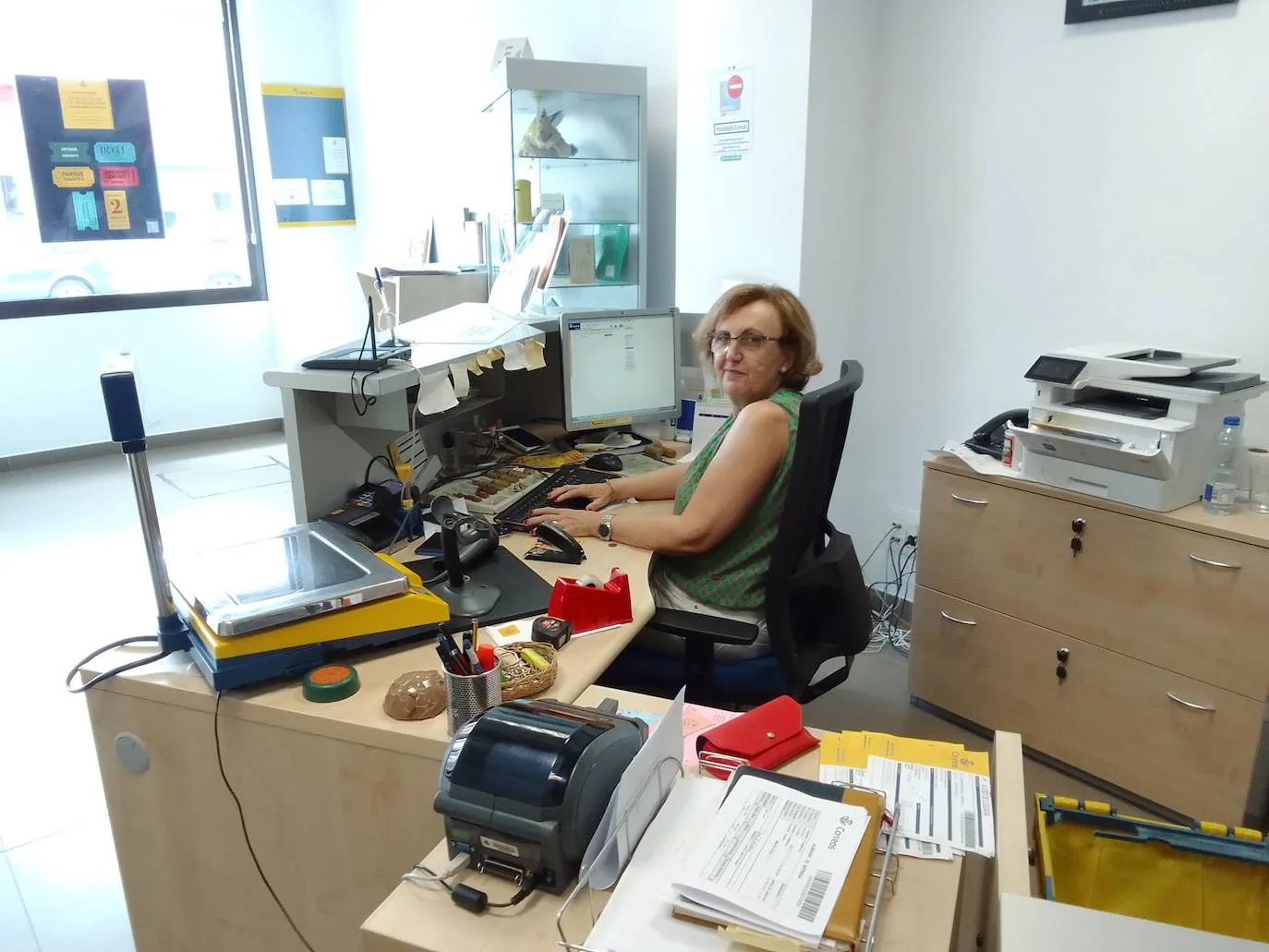 Se jubila &#039;Marisol&#039; tras 17 años trabajando en la oficina de Correos