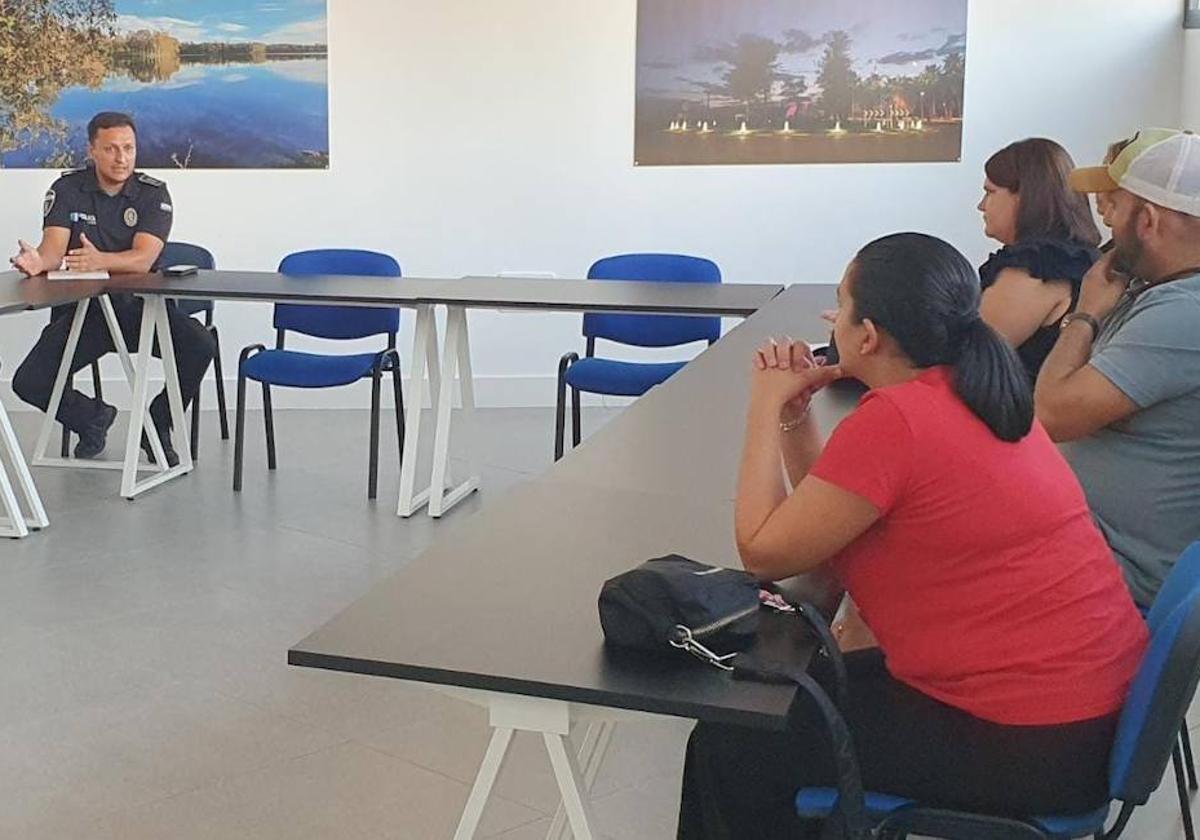 La Policía Local pone en marcha una campaña sobre el uso de sillas de retención infantil