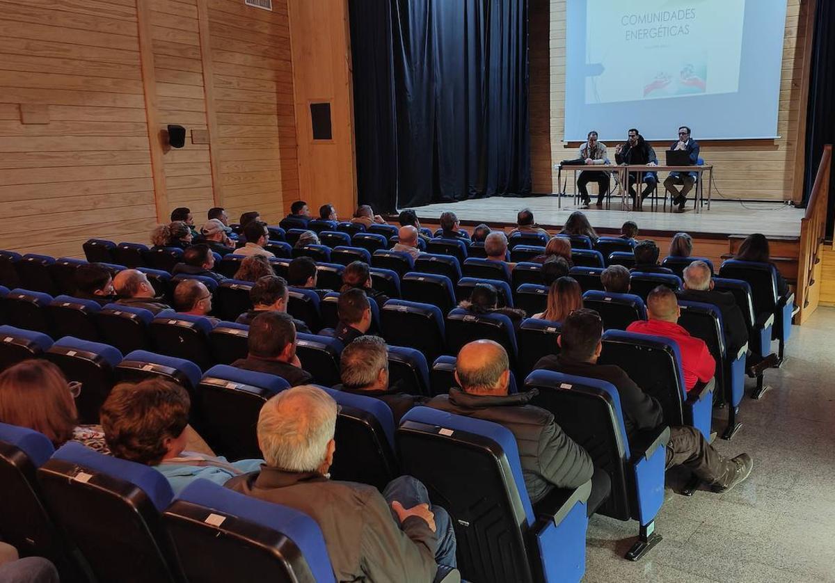 Durante una de las reuniones mantenidas para la creación de la Comunidad