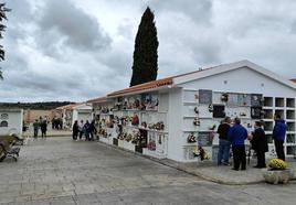 Visitas al cementerio municipal