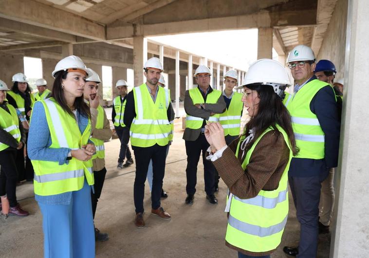 Durante la visita al que será el nuevo Centro de Salud