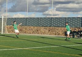Hugo Torrado celebra su segundo gol