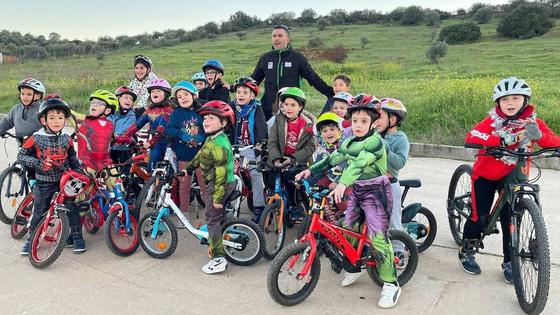 La Escuela Municipal de Ciclismo organiza una quedada navideña