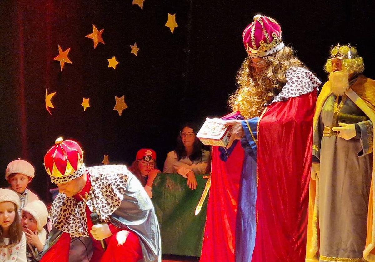 Imagen principal - Algunas imágenes de la representación