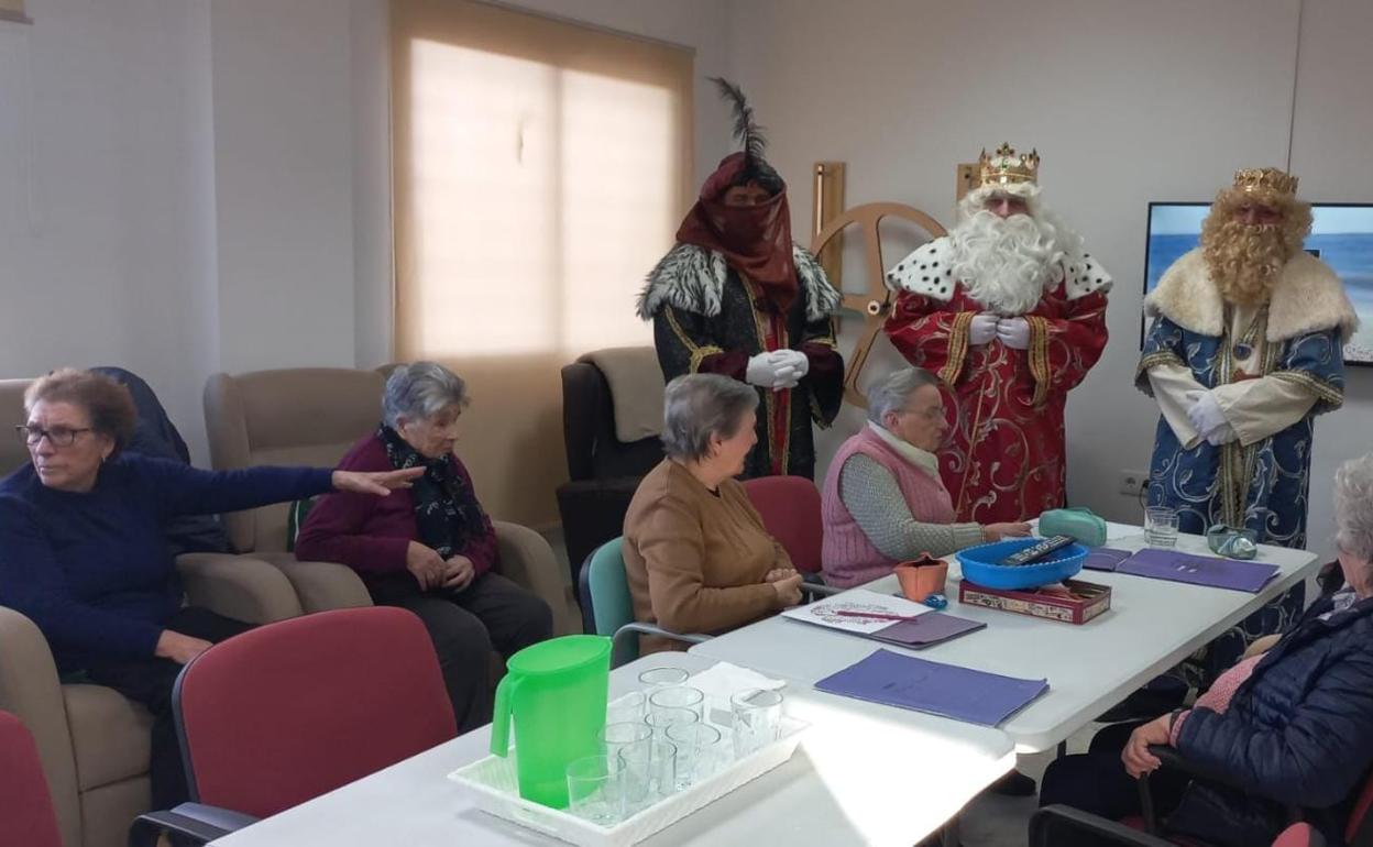 Visita de Melchor, Gaspar y Baltasar al Centro de Día